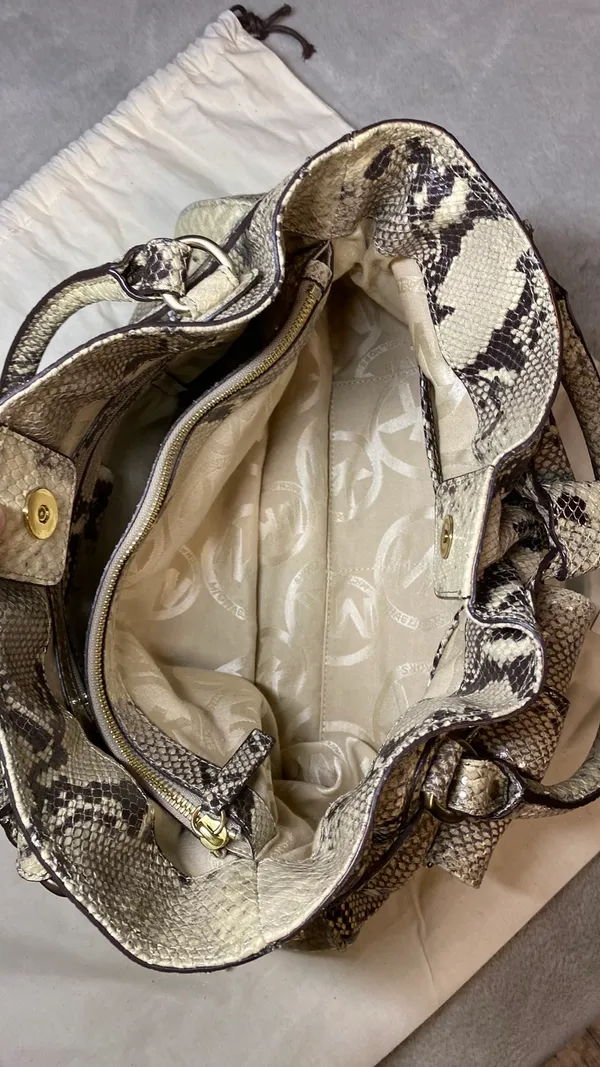 Michael Kors Handbag Leather - Image 10