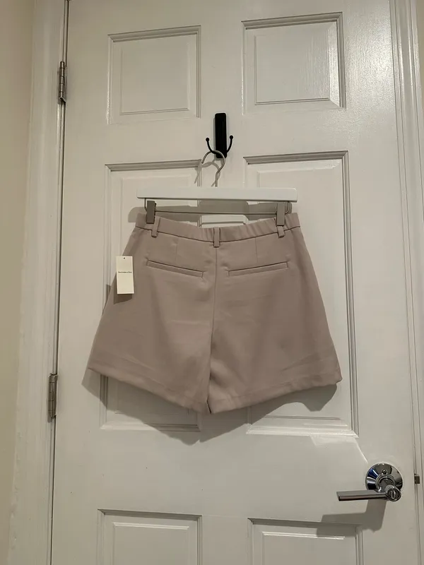 Abercrombie Curve Love Mid Rise Tailored Short - Image 2