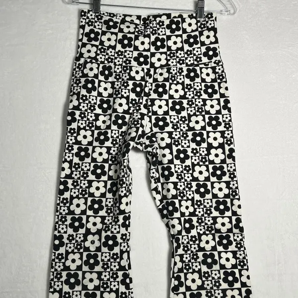 Wild Fable Women's Black White Flower‎ Power Flare Pants Size S - Image 6