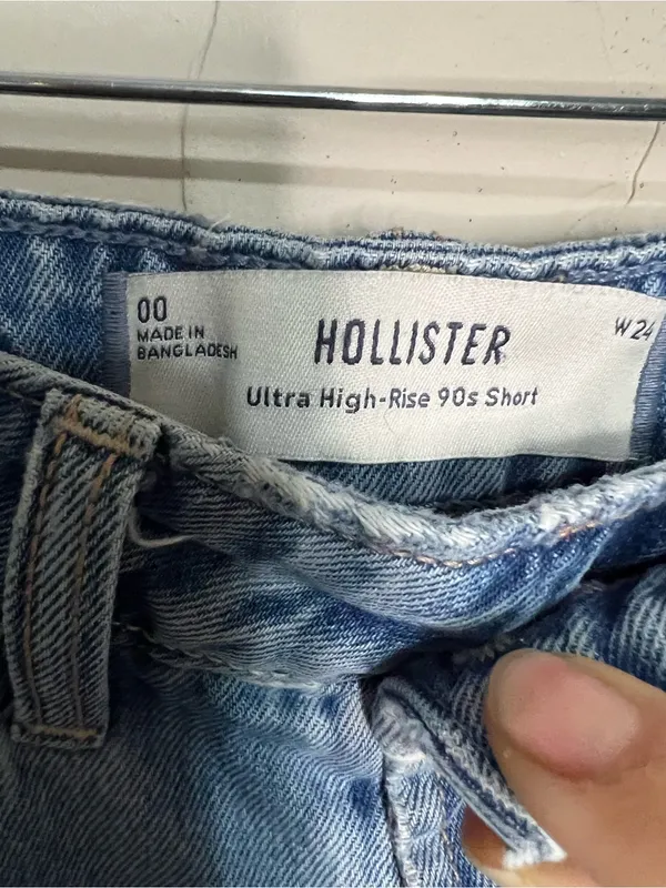 Hollister Ultra High Rise 90’s Raw Hem‎ Denim Shorts - Image 4