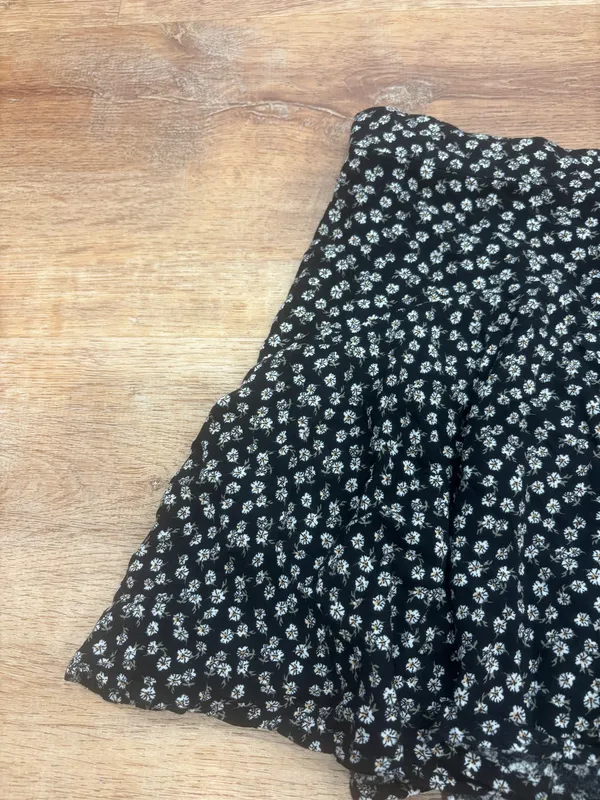 Hollister floral mini skirt - Image 2