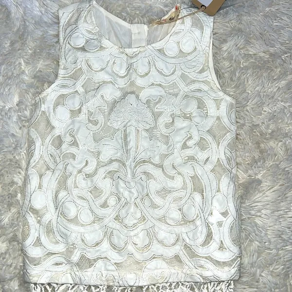 Sleeveless Lace Top W\Fringe Trim Color White Size M NWT - Image 4