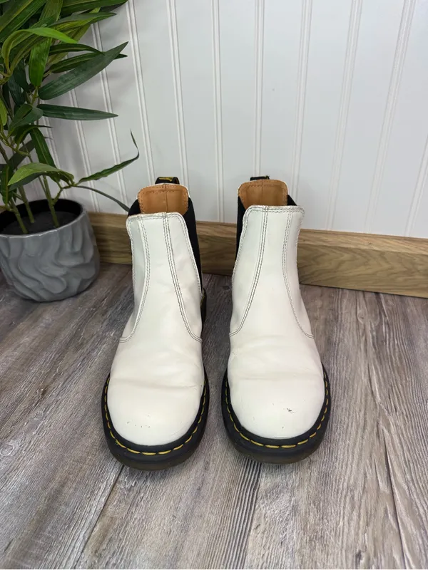 Dr. Martens 2976 White Leather Pull On Chelsea Boots Yellow Stitching Womens 8 - Image 3