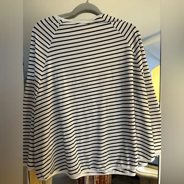 NEW Nursing Cover Baby Striped Black & White One Size Shirt - Image 2