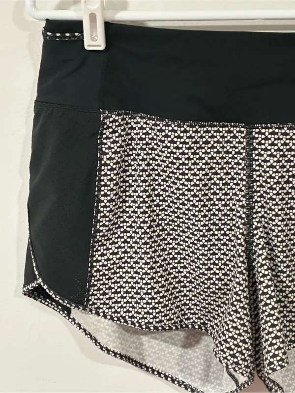 Lululemon Real Quick‎ Monochromic Black Printed Short Athletic Size 8 - Image 3