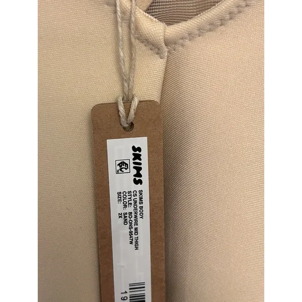 Skims Body Core Sculpt Underwire Mid Thigh Bodysuit Sand 2X New with tags - Image 3