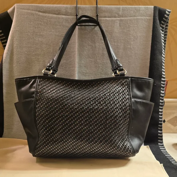 Coach Leather Women's Tote Bag - Image 2