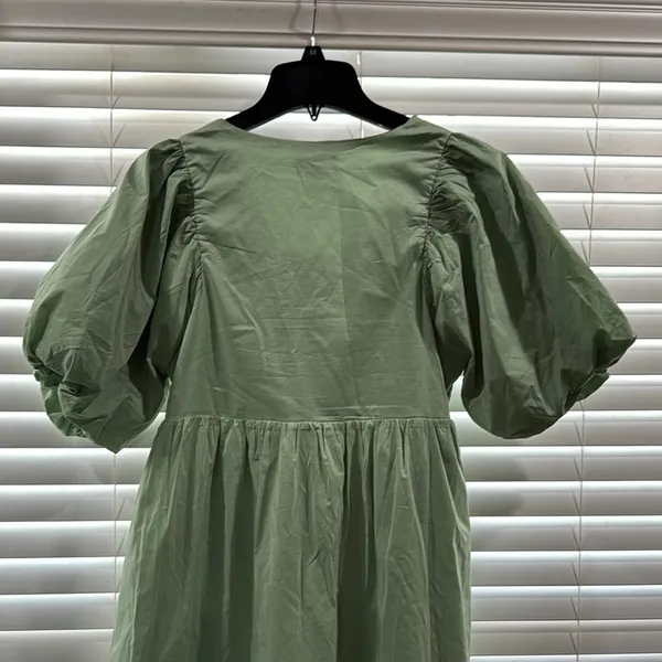 &merci Green Ruffled Tiered Midi Sundress with Puff Sleeves - Image 3