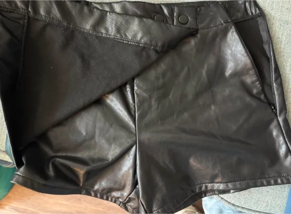 REWASH Black Faux Leather Women’s Shorts XS - Image 7