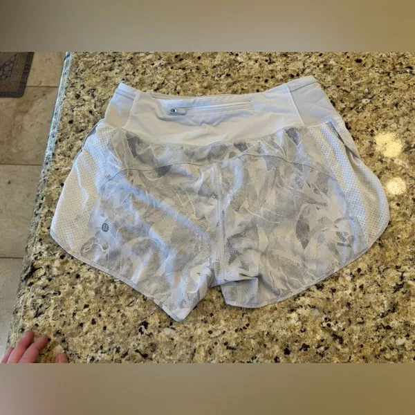 Lululemon Real Quick Short *Perforated 3.5" Jasmine White Multi size 6 - Image 5