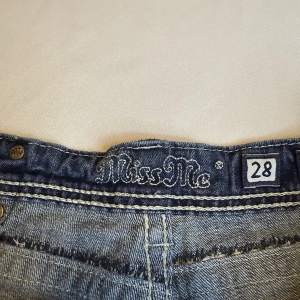 Miss Me Modelo Boyfriend Distress Mid Rise Dark Wash 6 Cropped Denim Jean Capri - Image 11