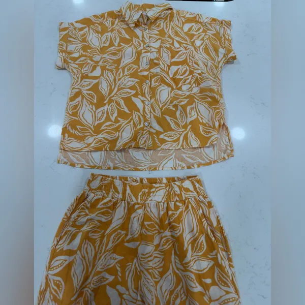Panama Jack Women's Mustard and White blouse y pants - Image 2