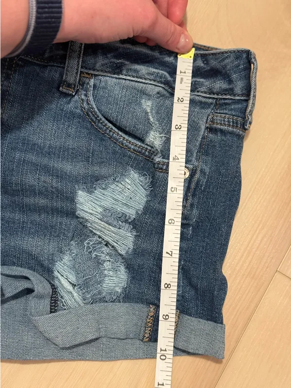 Express jean shorts distressed style Women's Size 8 - Image 5