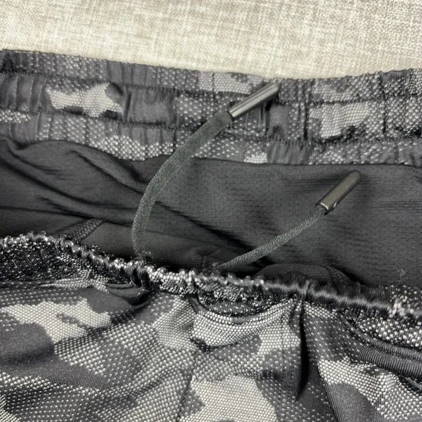Lululemon Pace Breaker Shorts Mens Small Black Camo Athletic‎ 9 Inseam - Image 6