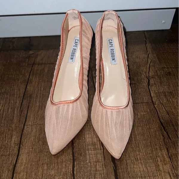 Vintage mesh tulle point toe cape Robbin heels - Image 2