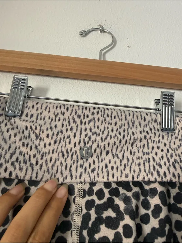 lululemon athletica Leopard Print High-Rise Leggings in Light tan and Black - Image 4