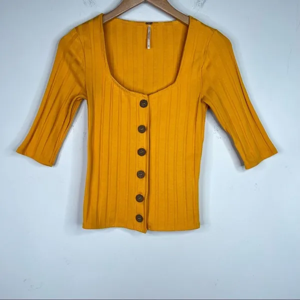 Free People Central Park mustard yellow rib knit button sweater top XS - Image 2