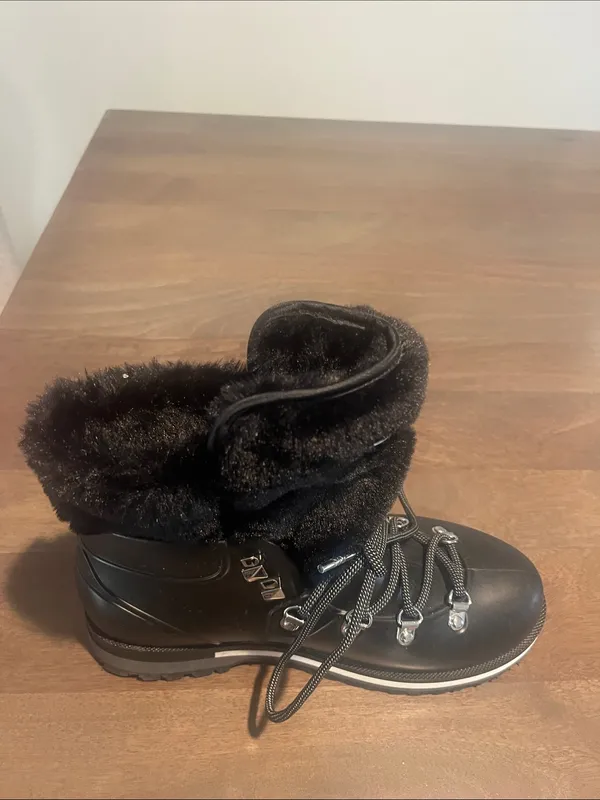 Michael Kors Black Faux-Fur Lace-Up women’s Boots Sz 7 - Image 5