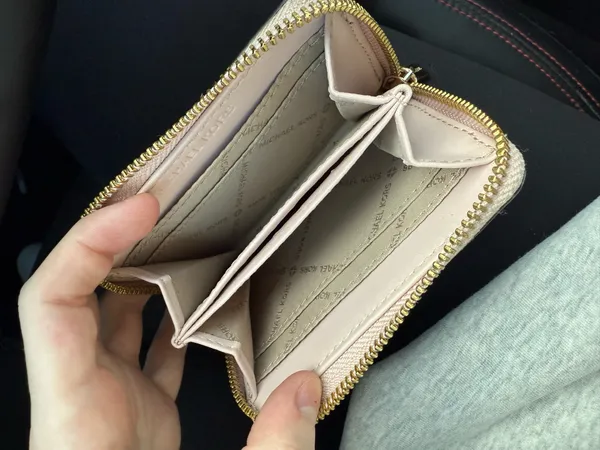 Michael Kors Wallet Leather - Image 5