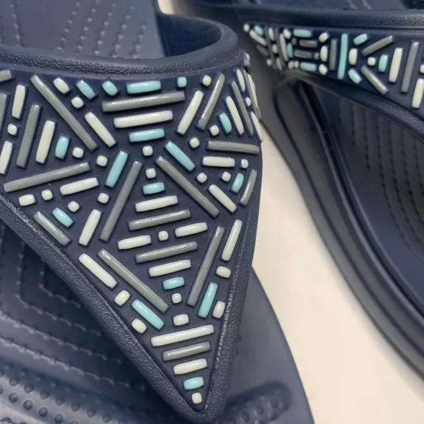 CROCS Women’s Monterey Beaded Wedge Flip Sandals Navy Blue S-606 Size 10 - Image 4