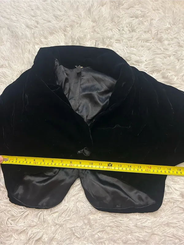 Vintage Black velvet cropped bolero jacket with button closure woman’s small med - Image 6