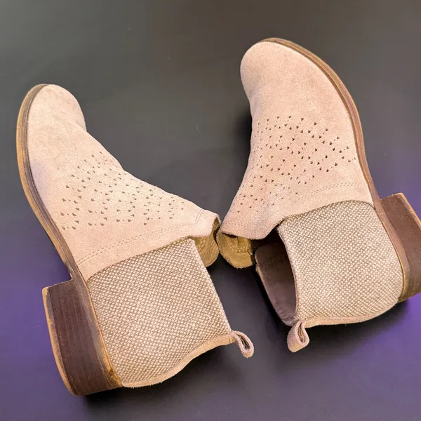 TOMS Suede Leather Ankle Boots Low Block Heel Western BOHO Booties Size 7.5 Deia - Image 6