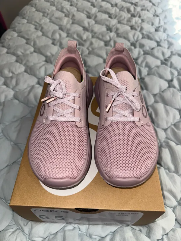 Oofos Pink Size 6.5 - Image 3