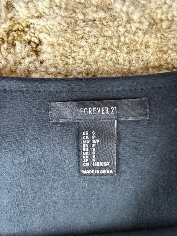 Forever 21 Black Faux Leather Grommet Asymmetrical Skirt Size Small Y2K - Image 2