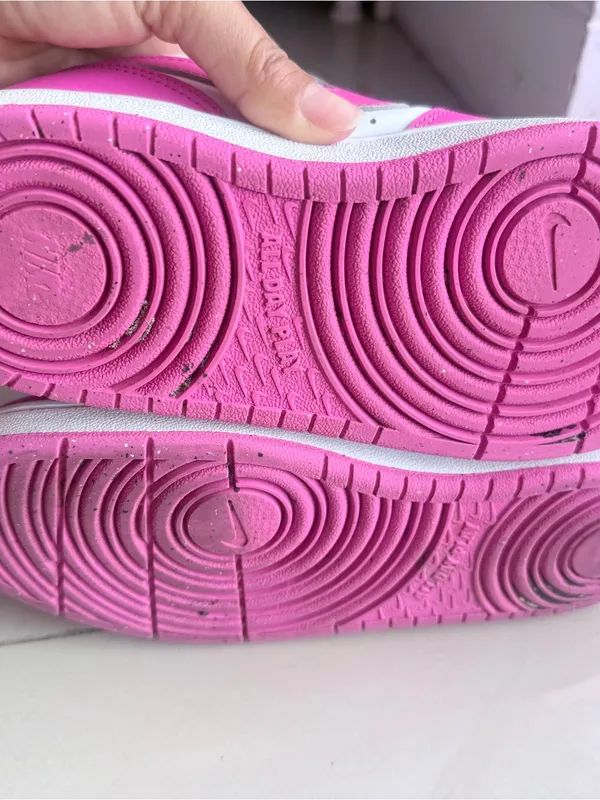 Nike Kids White and Pink Low-Top Sneakers - Image 3