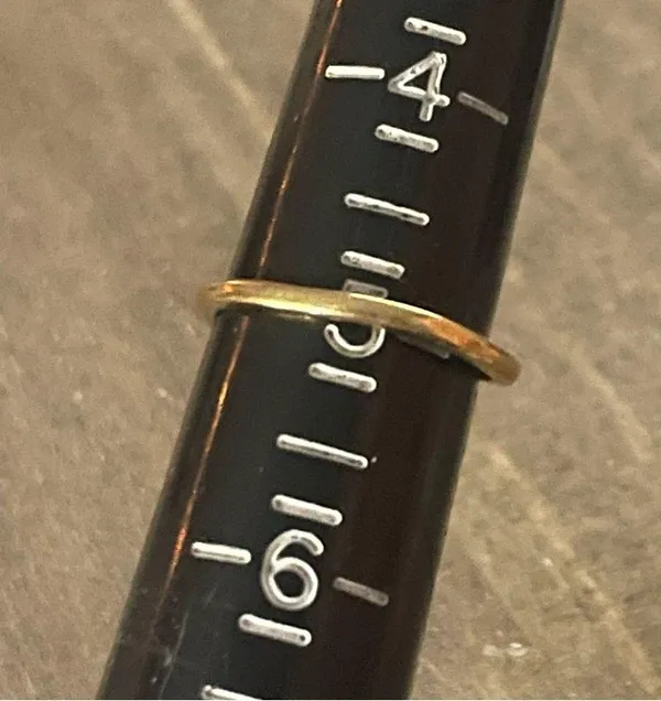 Vintage 1985 Avon soft sweep crystal pinky ring Gold - Image 7