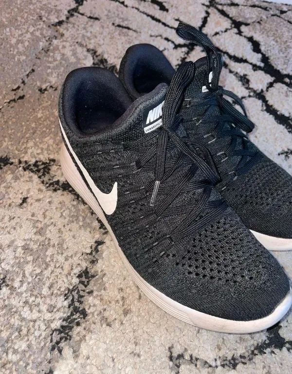⚠️SOLD⚠️gym shoes Black Size 8.5 - Image 6