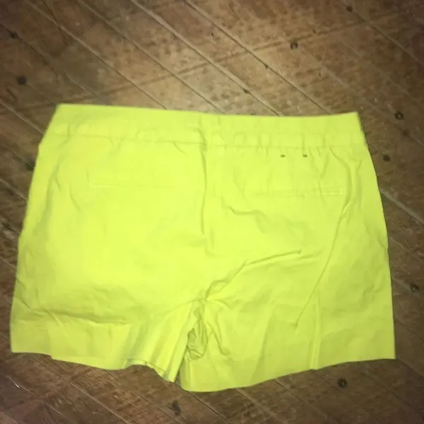 Banana Republic lemon yellow Hampton fit size 4 shorts - Image 3