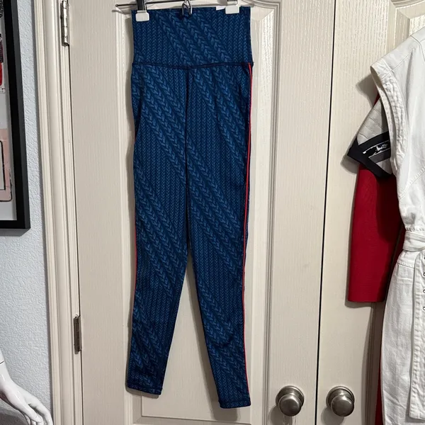💙💖 NWT Aerie Play High Waist‎ Cable Print Leggings - Image 2