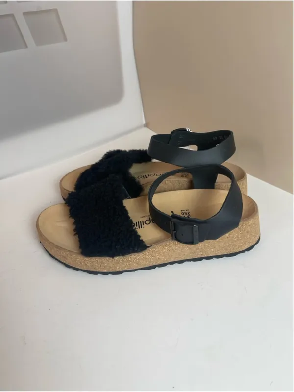 NWT Papillio by Birkenstock Black Shearling Platform Wedge Sandals Size 39 / 8 - Image 3