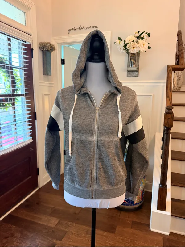 Wildfox RARE NWOT Gray Hooded Sweatshirt with Rainbow & Sun Back Graphic - Image 3
