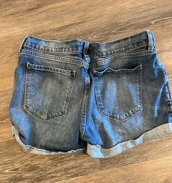 Old Navy boyfriend shorts - Image 2