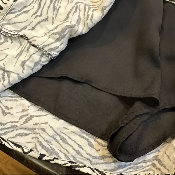 ZARA Womens Zebra Print Satin Mid-Rise Mini Skort Size M Black and White - Image 8