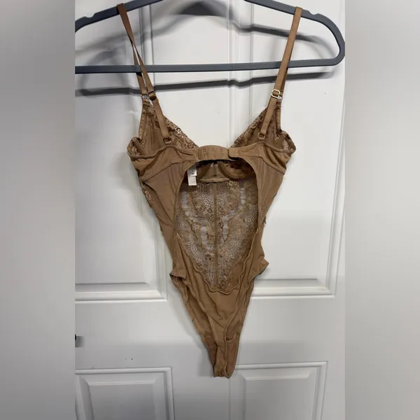 Babaton‎ Aritzia Beige Brown Lace Bodysuit Feminine Coquette Sheer - Image 4