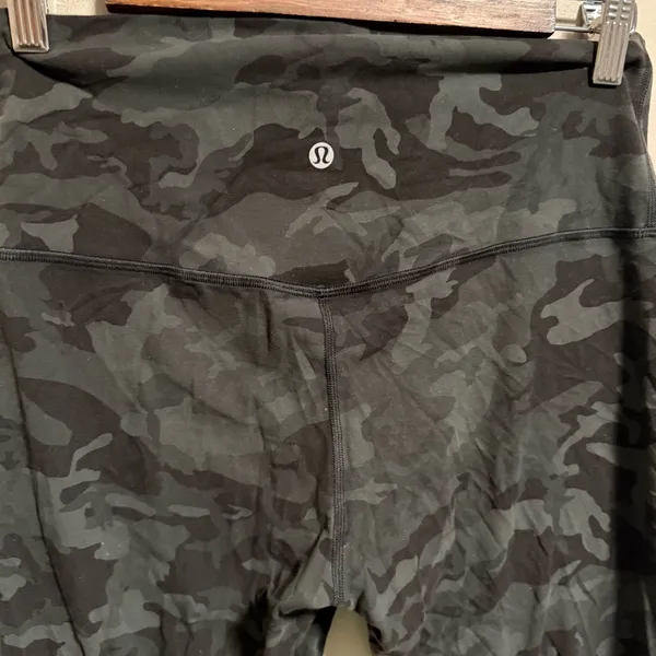 Lululemon Align Crop *21" Incognito Camo Multi Gator Green- Size 10 - Image 2