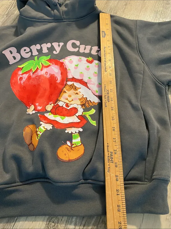 Strawberry Shortcake Berry Cute Graphic Gray Sweatshirt SMALL - Image 9