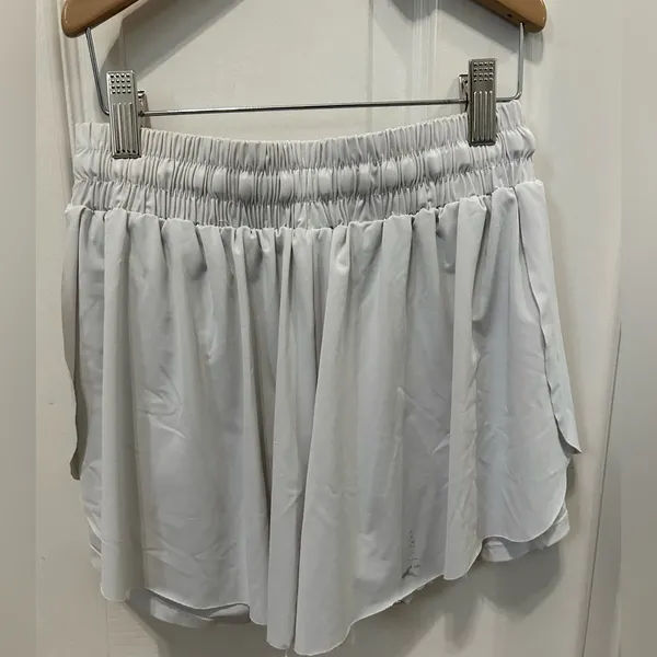 WHITE FLOWY SHORTS Size XS - Image 3