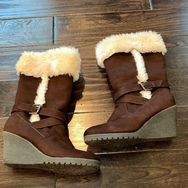 Vintage American Eagle Brown Faux Fur Lined Wedge Boots size 10 - Image 2