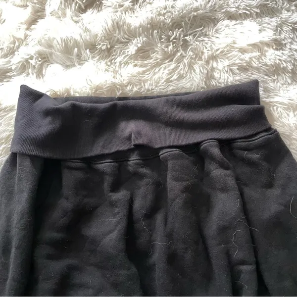 Good American black off the shoulder sweatshirt - Image 4