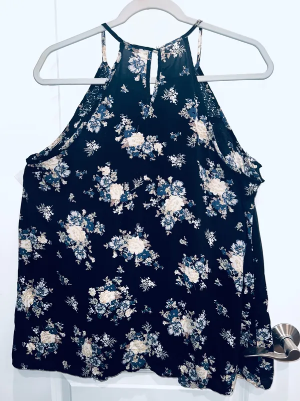Torrid Women’s Ruffle Floral Halter Top Size 0 Large - Image 4
