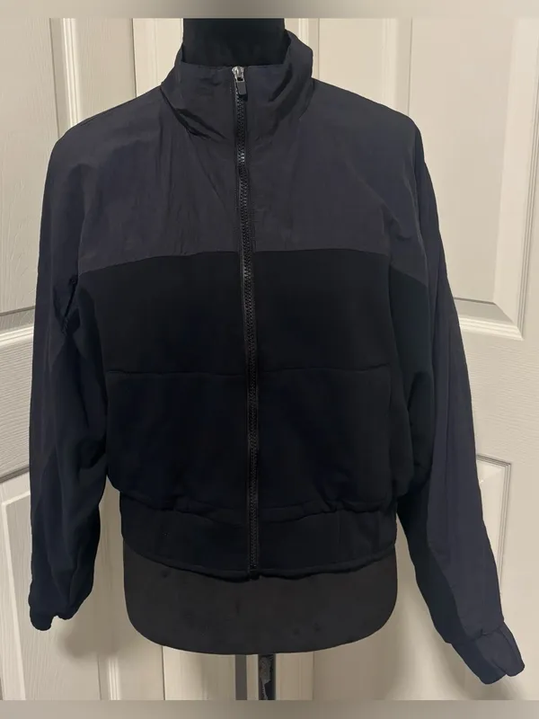 Fabletics Bobbie Glam Black Jacket Cropped Lightweight Bomber Athletic Zip-Up - Image 2
