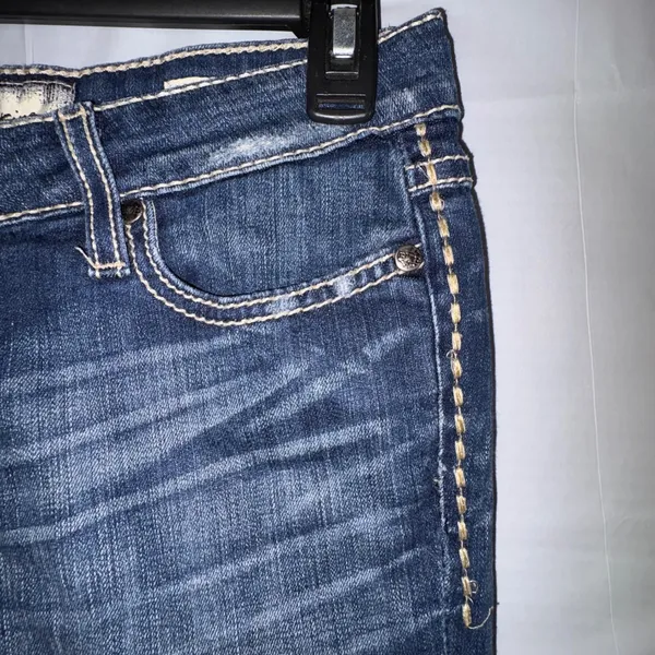 BKE Sabrina Denim Capris Womens 27 Medium Wash Embroidered Frayed Hem Cropped - Image 3