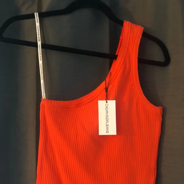 🆕 Calvin Klein Jeans
One-Shoulder Tank Top - Image 2