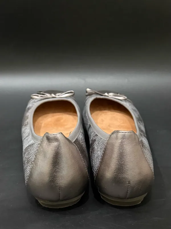 VIONIC Minna Ballet Flats in Pewter Metallic Gray Snake Print Cap Toe Size 6 - Image 8