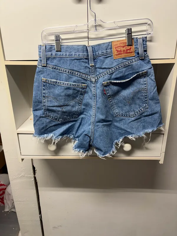 Levi’s Shorts Denim High-Rise Distressed - Image 2