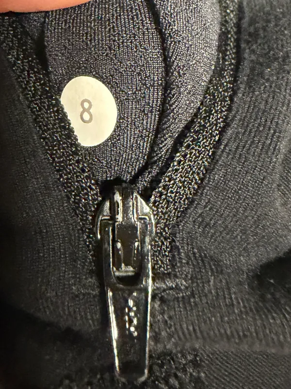 Lululemon Athletica In Stride Black Jacket‎ Womens size 8 athletic wear - Image 4